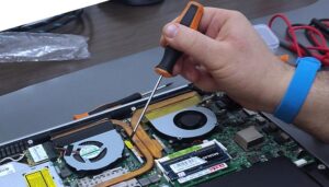 Sostituzione di una ventola su un laptop Asus N550JV